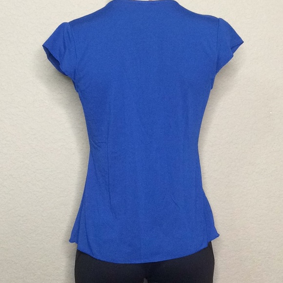 ✨5/$15 Blue Cap Sleeve Top with Crochet Center - Picture 3 of 3